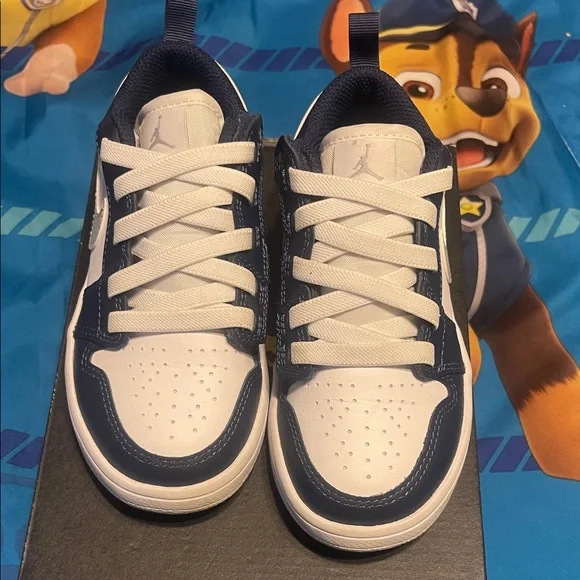 Jordan Kids Navy and White Sneakers - Picture 4 of 5